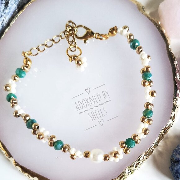 Floral Daisy Beaded Handmade Bracelet, Minimalist Stainless Steel Gold Accessory - Picture 6 of 9